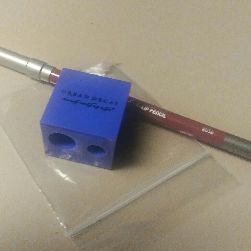 New Urban Decay Lip liner Pencil & Sharpener